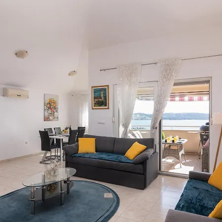 Traur Apartment *