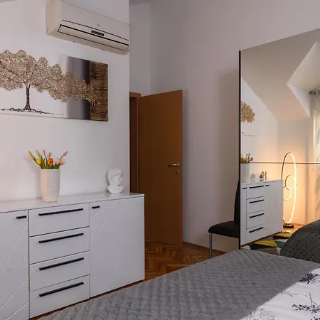 Apartment Traur *