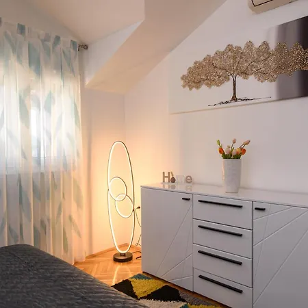 Traur Apartment *